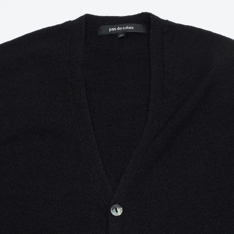 Pas de Calais V-Neck Knitted Cardigan in Black